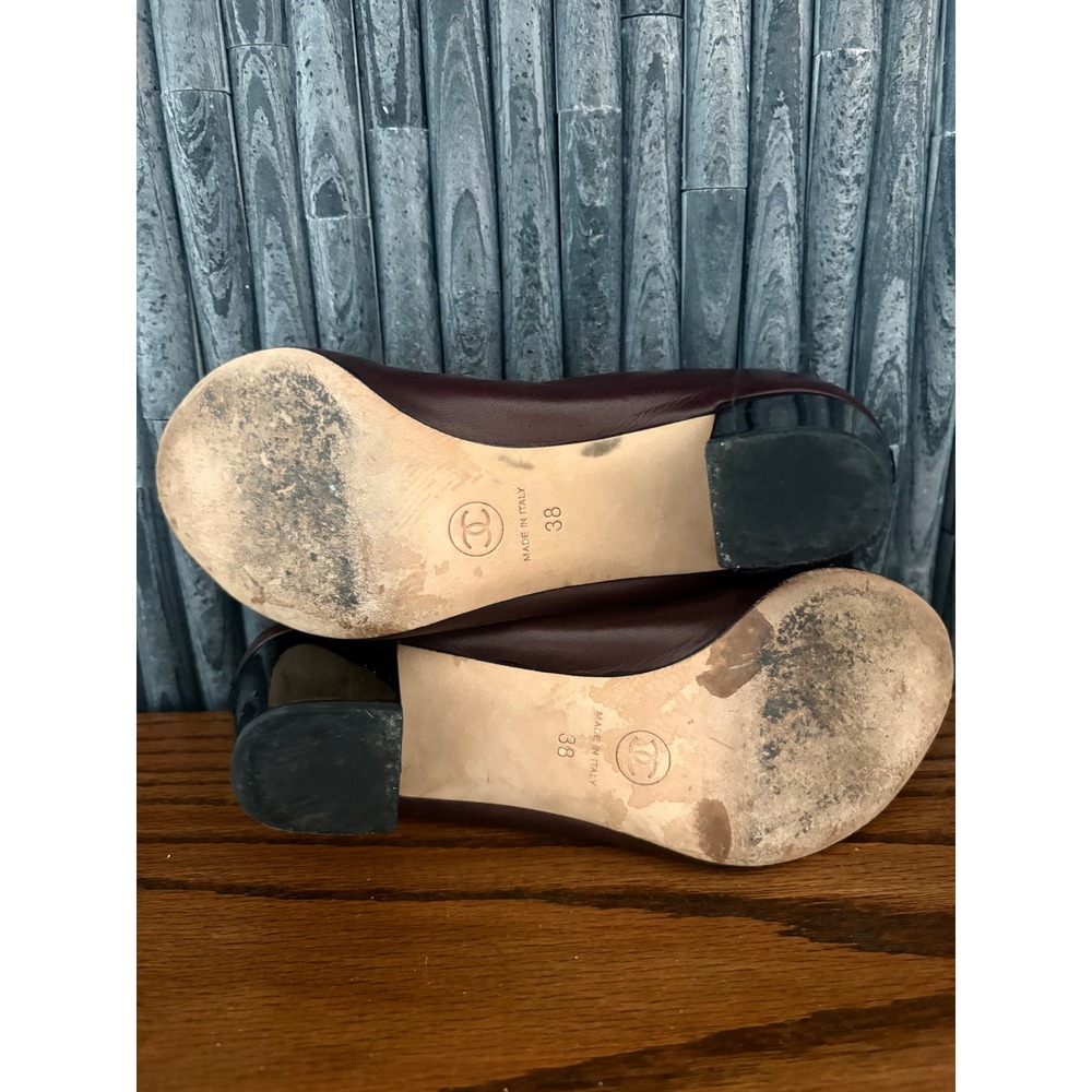 Chanel Burgundy Leather Black Patent Cap Toe CC Logo Block Heel Pumps Size 38 - Picture 5 of 6